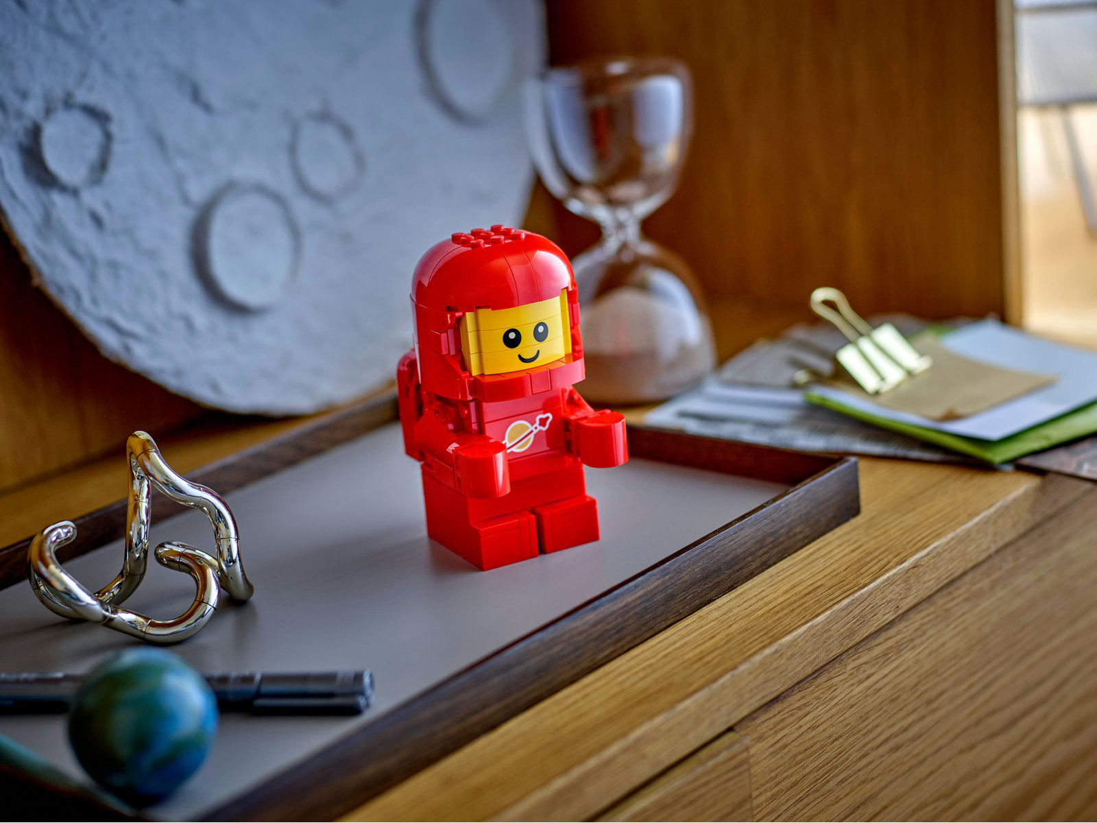 Újabb kalandok a LEGO® Univerzumban: Tiéd lehet egy Nagy méretű űrhajós bébi.