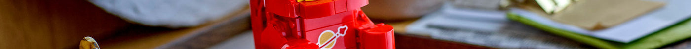 Újabb kalandok a LEGO® Univerzumban: Tiéd lehet egy Nagy méretű űrhajós bébi.