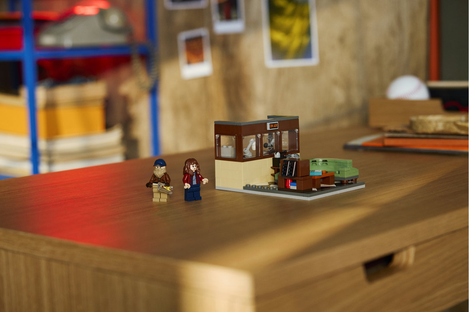 Visszatérés Hawkinsba: ajándék Stranger Things WSQK-rádióállomás LEGO® szett!