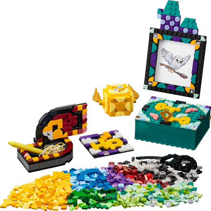 LEGO® DOTS - Roxfort™ asztali szett (41811)