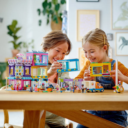 LEGO® Friends - Fő utcai épület (41704)