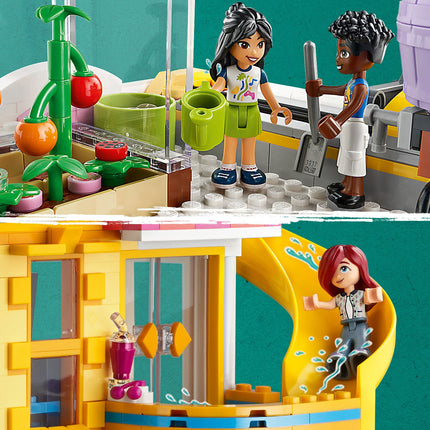 LEGO® Friends - Heartlake City közösségi központ (41748)