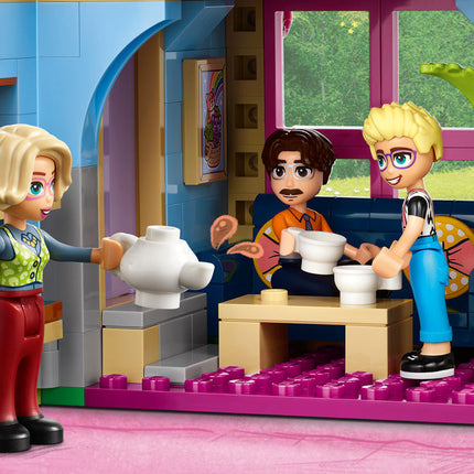 LEGO® Friends - Olly és Paisley családi házai (42620)