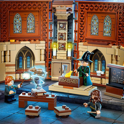 LEGO® Harry Potter™ - Roxfort™ pillanatai: Átváltozástan óra (76382)