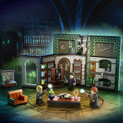 LEGO® Harry Potter™ - Roxfort™ pillanatai: Bájitaltan óra (76383)