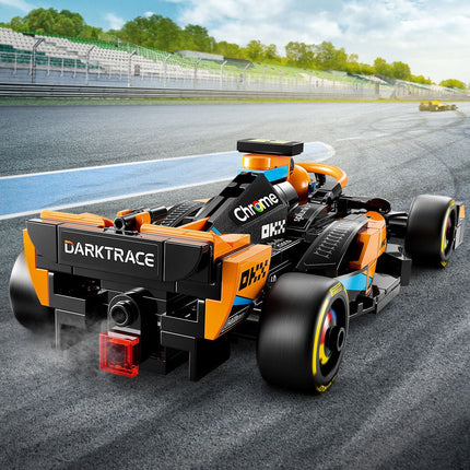 McLaren Formula 1-es versenyautó 2023